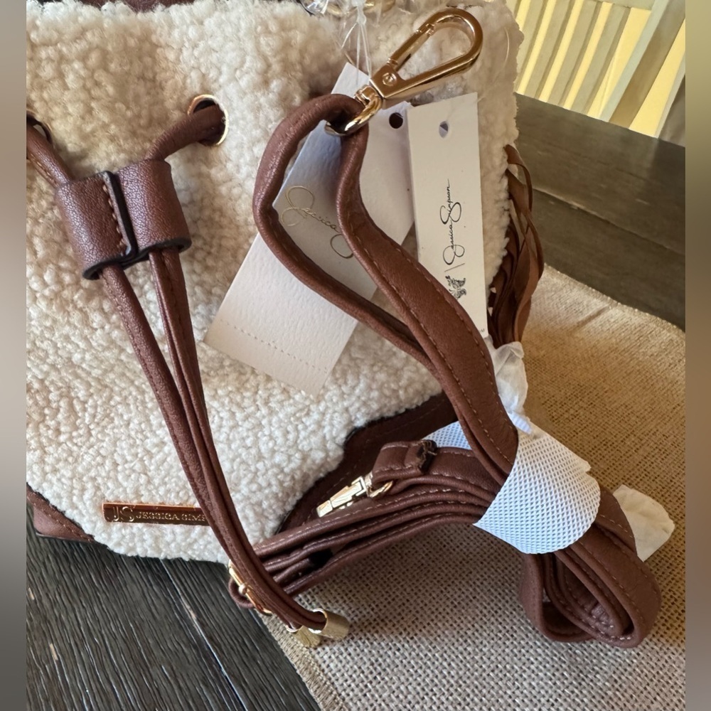 JS Jessica Simpson Raelyn Bucket Bag - Picture 7 of 10